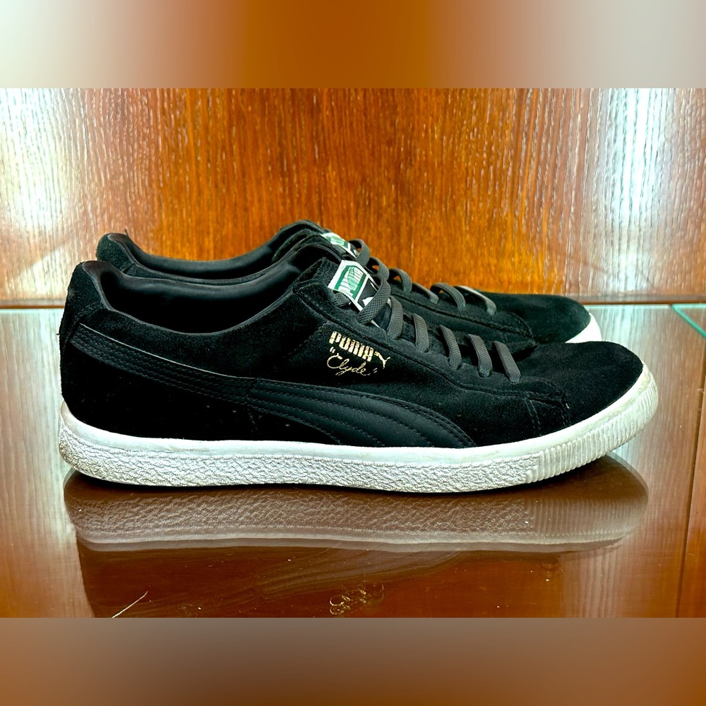 Men’s Puma Sneakers - suede - black and white - size 11